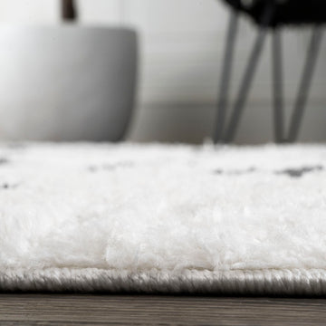 Cristo Berber Geometric Shag Area Rug